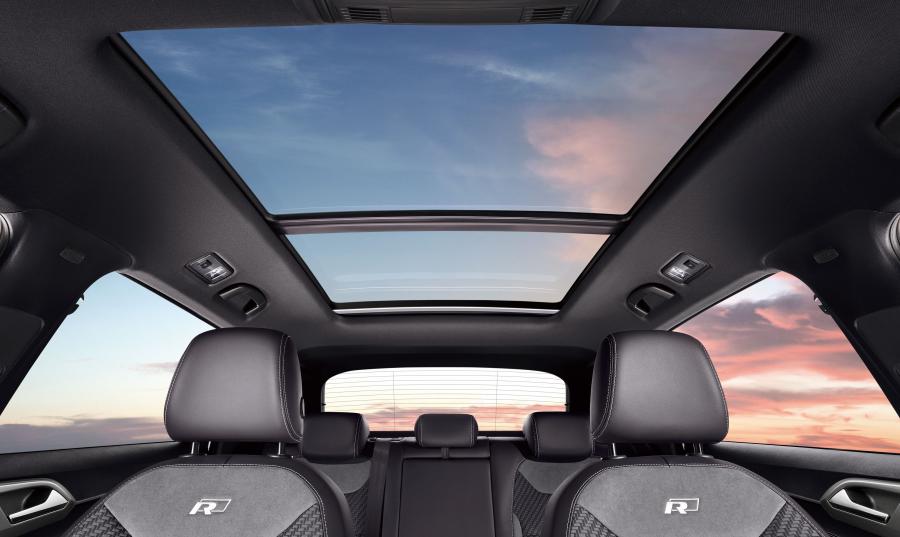 Интерьер Volkswagen Tharu R-Line 2018 года  (фото 4 из 7)